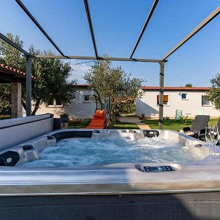 Holiday Home Kerniat Pula Exterior foto