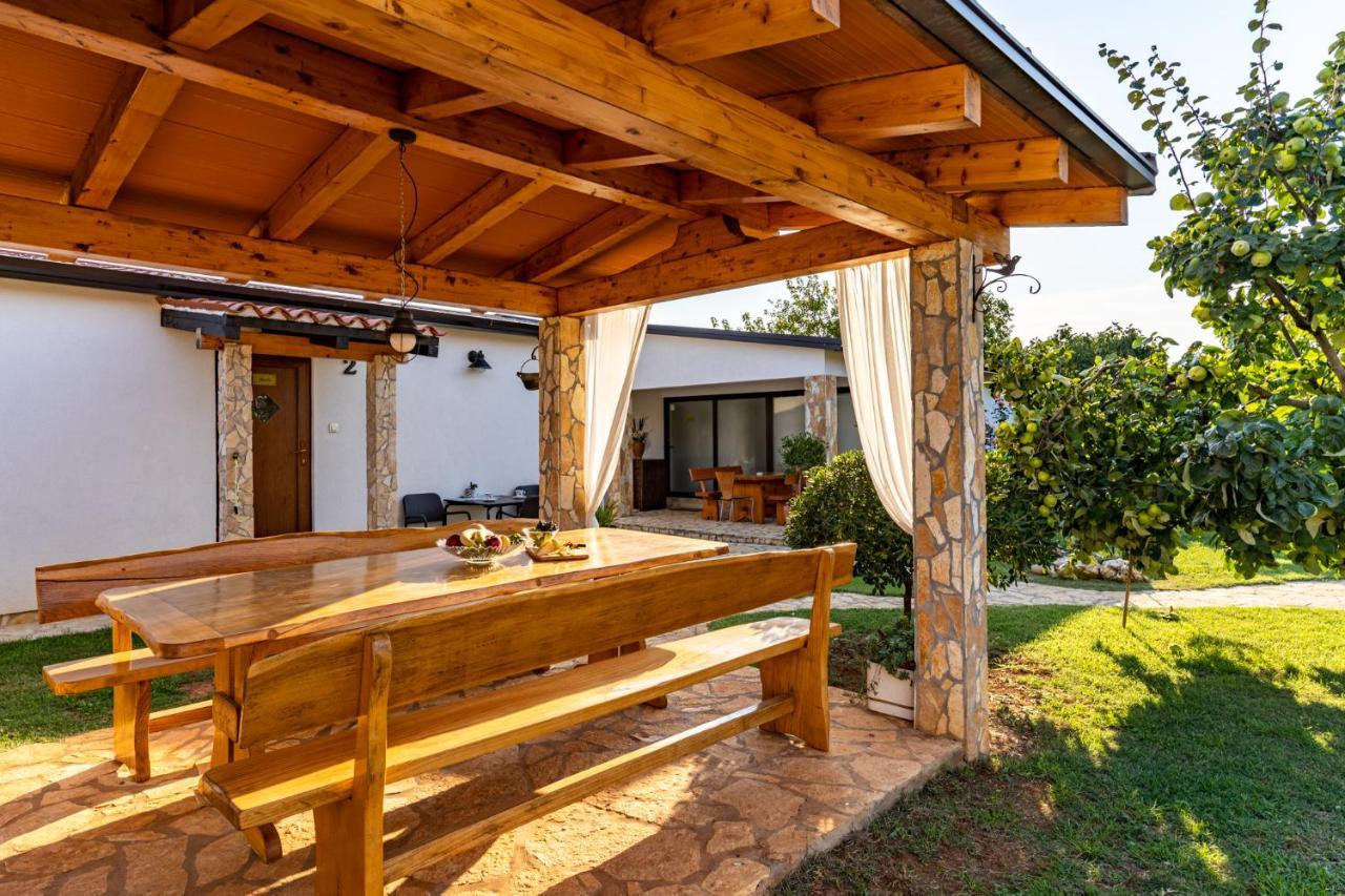 Holiday Home Kerniat Pula Exterior foto