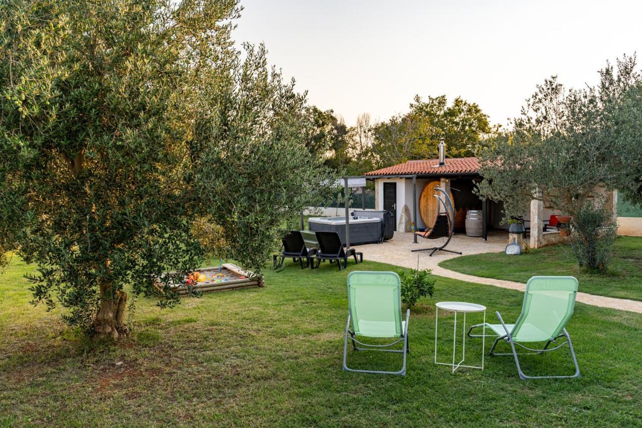Holiday Home Kerniat Pula Exterior foto