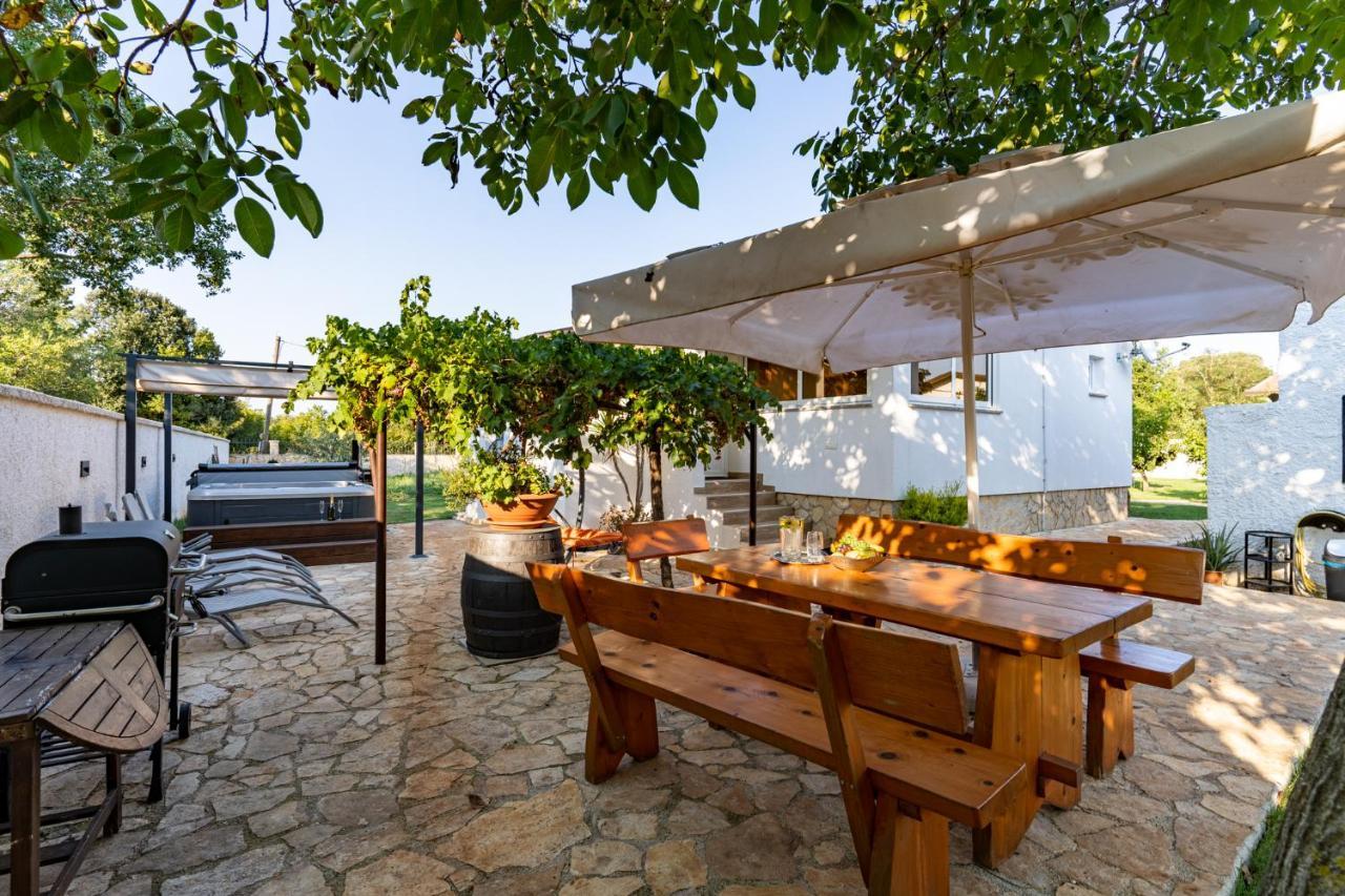 Holiday Home Kerniat Pula Exterior foto