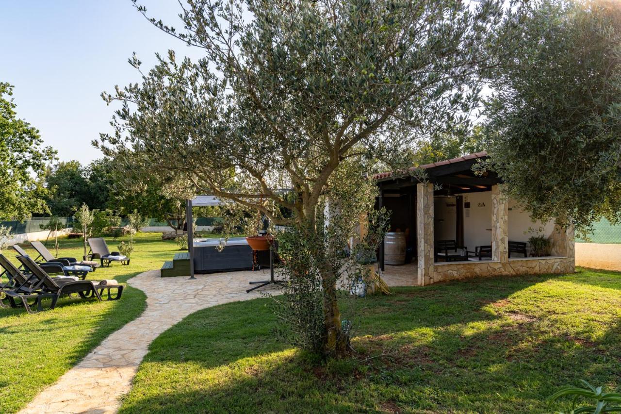 Holiday Home Kerniat Pula Exterior foto