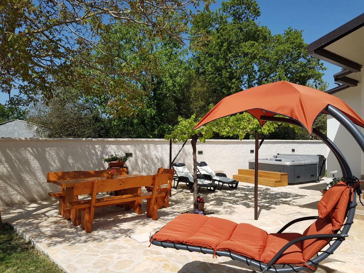 Holiday Home Kerniat Pula Exterior foto